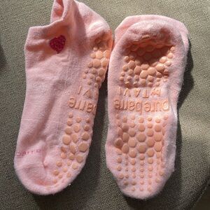 Tavi Noir x Pure Barre grip socks